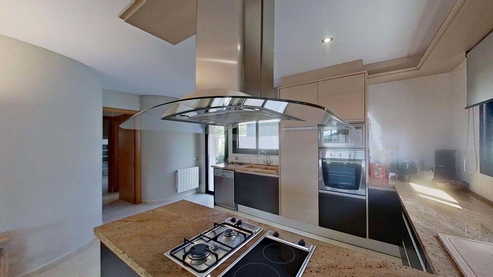 5 soveværelse Villa til salg i Tarragona by med swimmingpool garage - € 675.000 (Ref: 9989171)