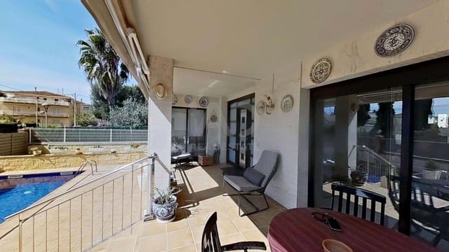 5 soveværelse Villa til salg i Tarragona by med swimmingpool garage - € 675.000 (Ref: 9989171)