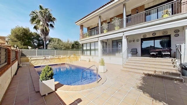 5 soveværelse Villa til salg i Tarragona by med swimmingpool garage - € 675.000 (Ref: 9989171)