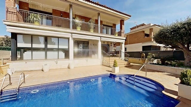 5 soveværelse Villa til salg i Tarragona by med swimmingpool garage - € 675.000 (Ref: 9989171)