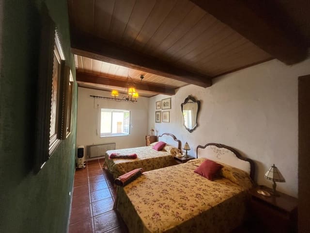 4 bedroom Townhouse for sale in Salamanca city - € 150,000 (Ref: 9989175)