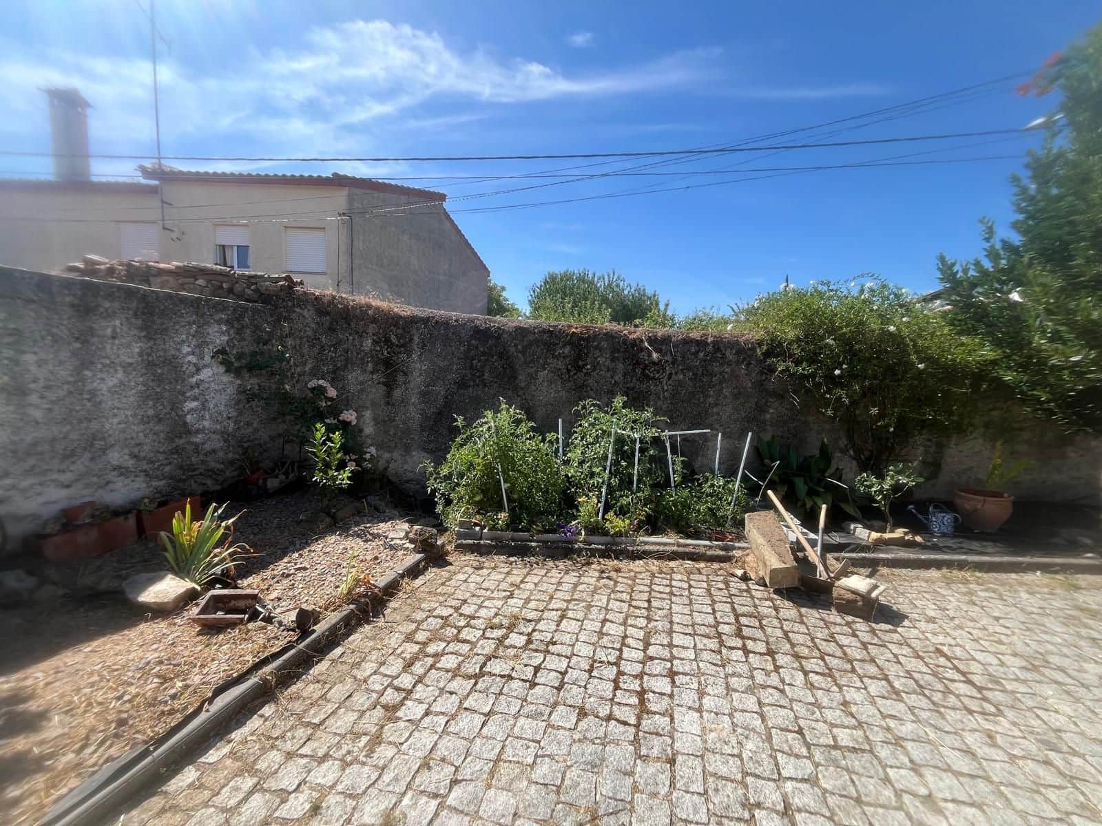 4 bedroom Townhouse for sale in Salamanca city - € 150,000 (Ref: 9989175)