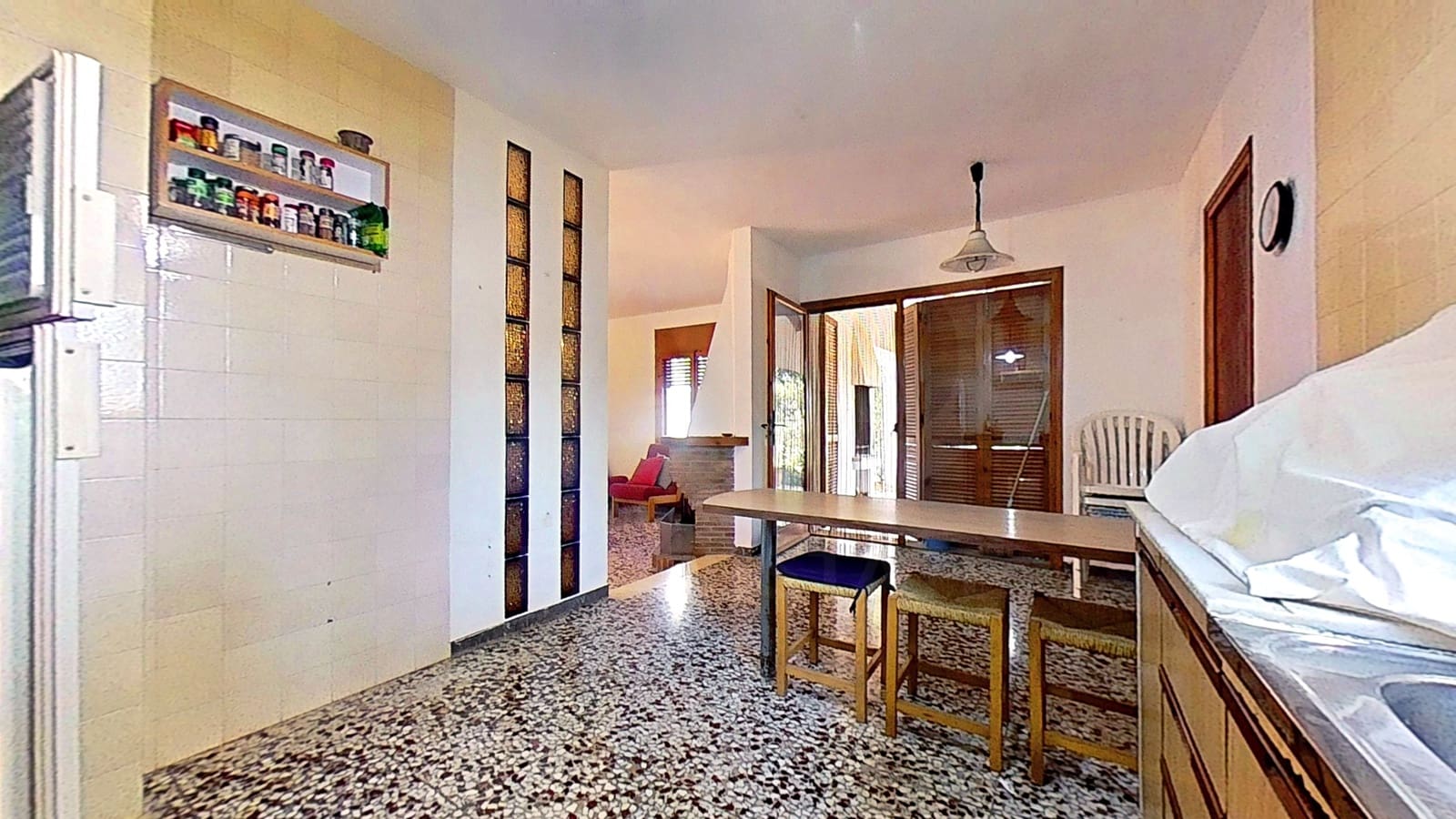 4 slaapkamer Finca/Landhuis te koop in Tarragona stad met garage - € 248.000 (Ref: 9989178)