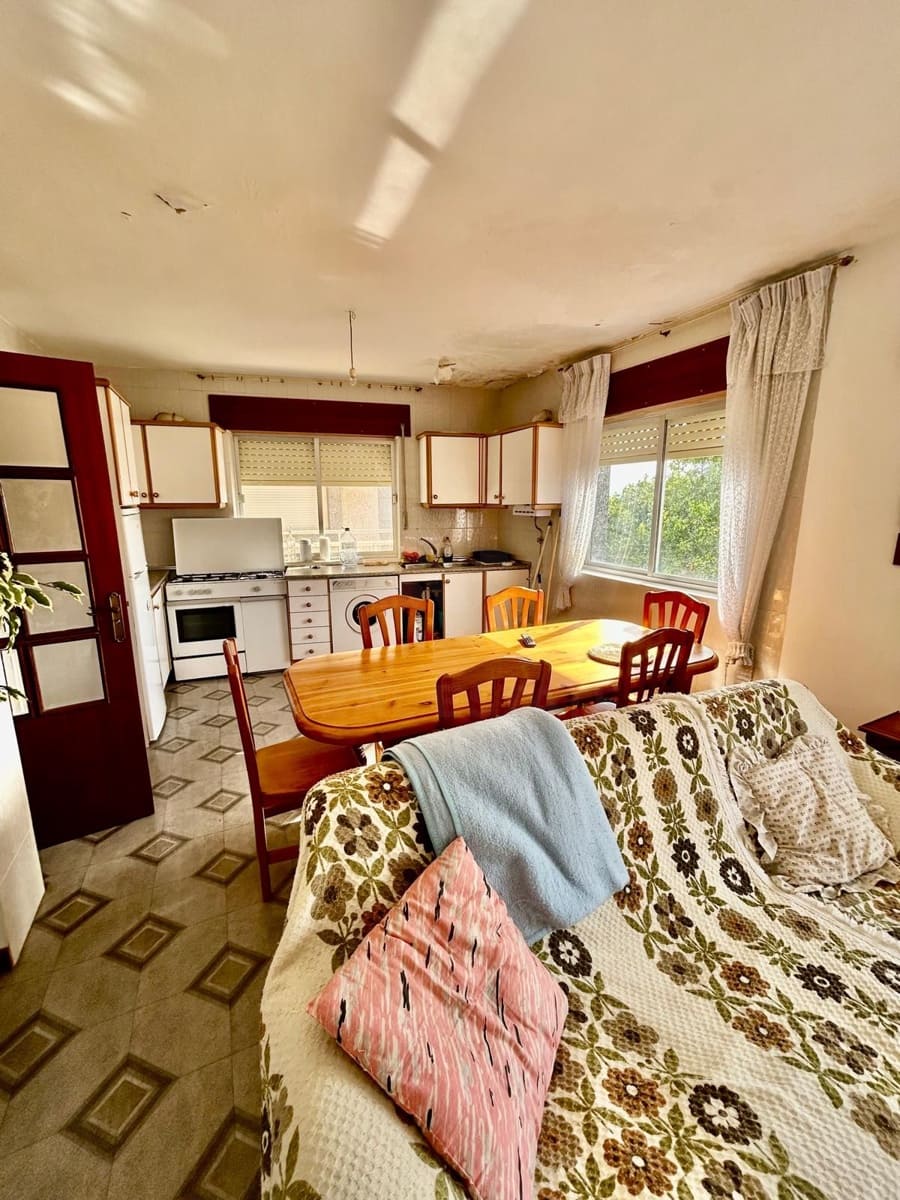 4 soveværelse Finca/Landehus til salg i Leon by med garage - € 77.000 (Ref: 9989182)