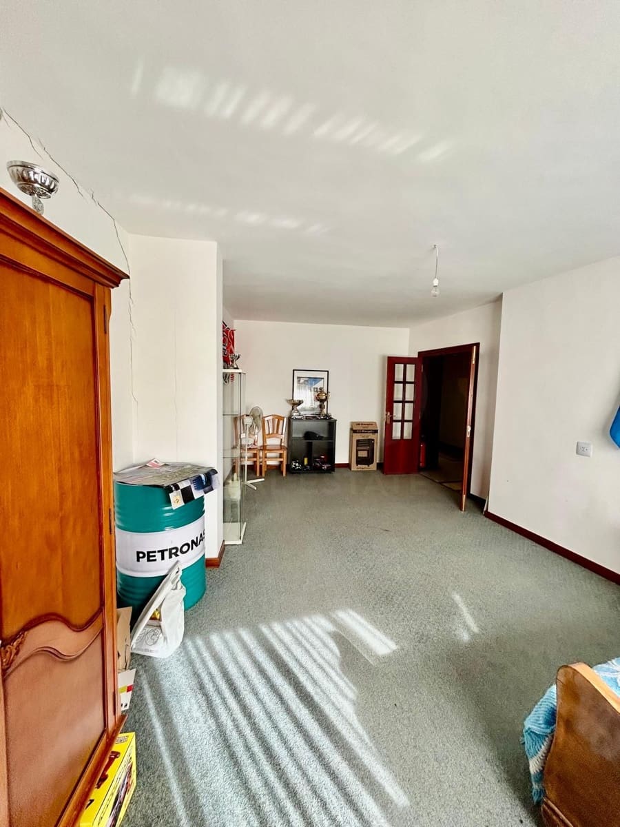 4 soveværelse Finca/Landehus til salg i Leon by med garage - € 77.000 (Ref: 9989182)