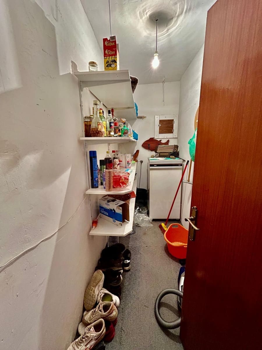 4 soveværelse Finca/Landehus til salg i Leon by med garage - € 77.000 (Ref: 9989182)
