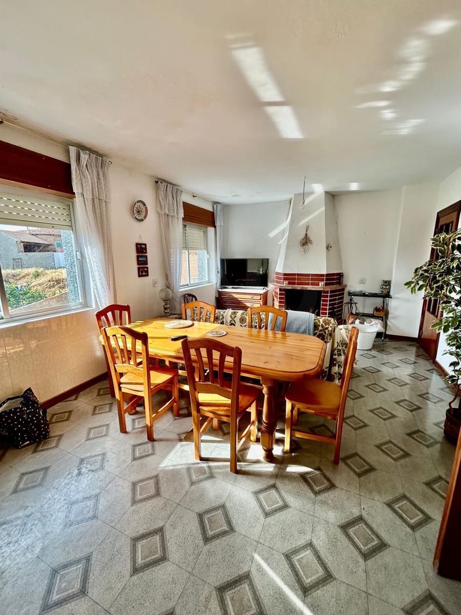 4 soveværelse Finca/Landehus til salg i Leon by med garage - € 77.000 (Ref: 9989182)