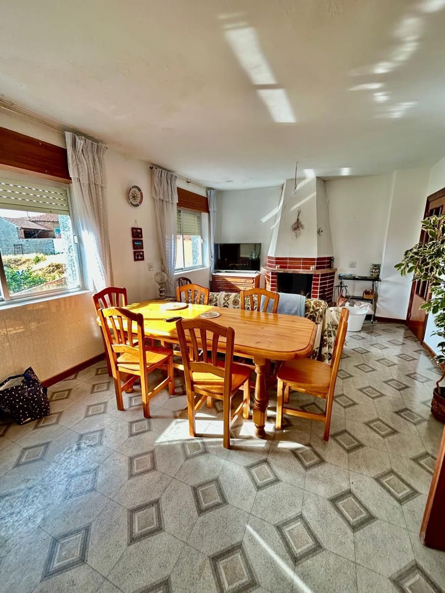 4 soveværelse Finca/Landehus til salg i Leon by med garage - € 77.000 (Ref: 9989182)