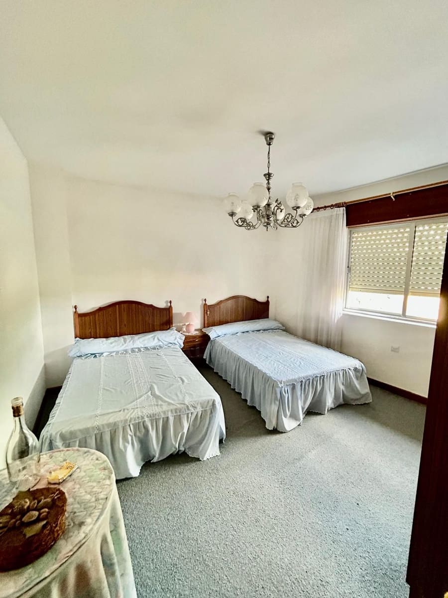 4 soveværelse Finca/Landehus til salg i Leon by med garage - € 77.000 (Ref: 9989182)
