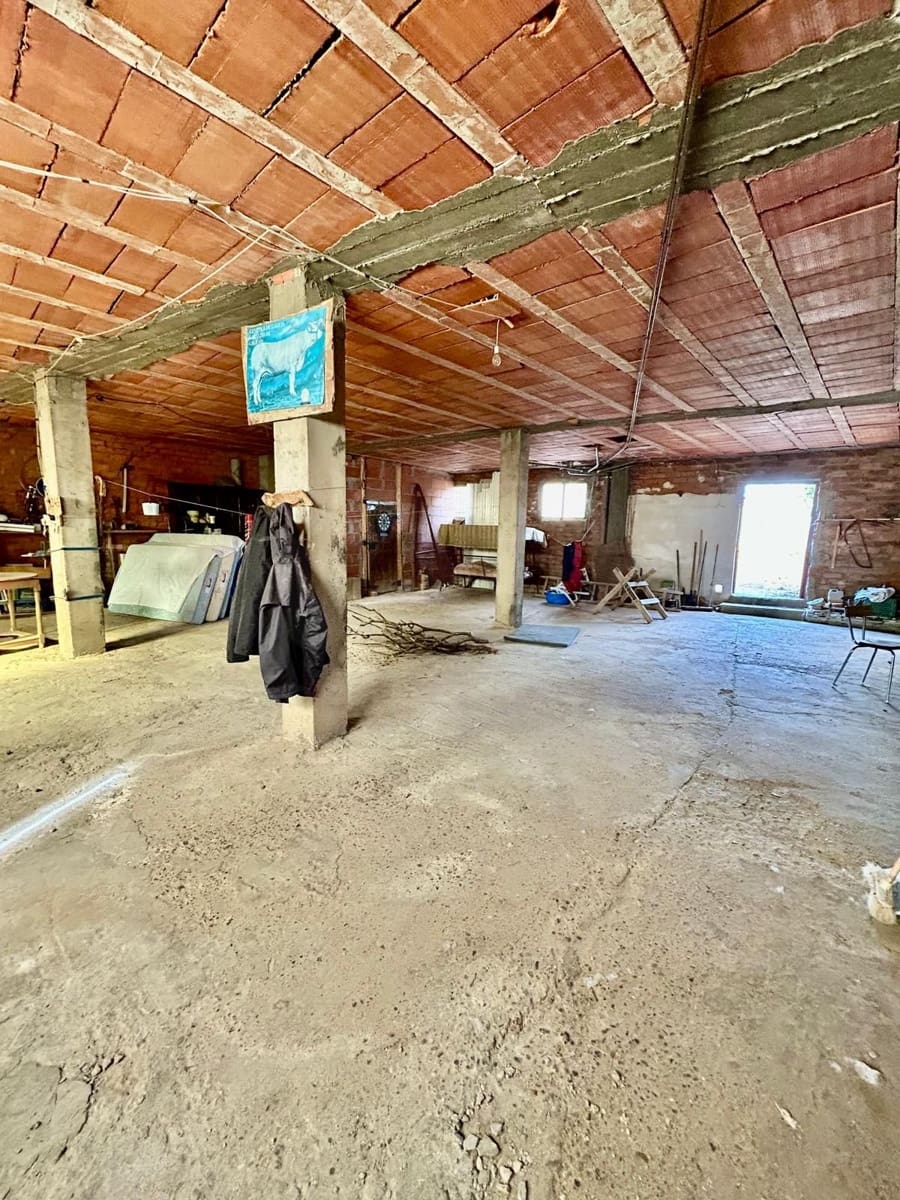 4 soveværelse Finca/Landehus til salg i Leon by med garage - € 77.000 (Ref: 9989182)