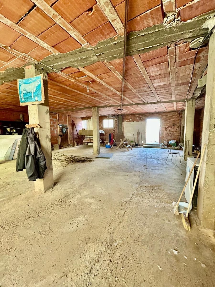 4 soveværelse Finca/Landehus til salg i Leon by med garage - € 77.000 (Ref: 9989182)