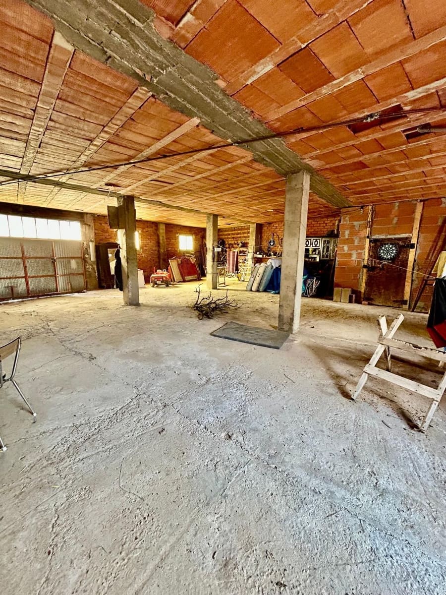 4 soveværelse Finca/Landehus til salg i Leon by med garage - € 77.000 (Ref: 9989182)