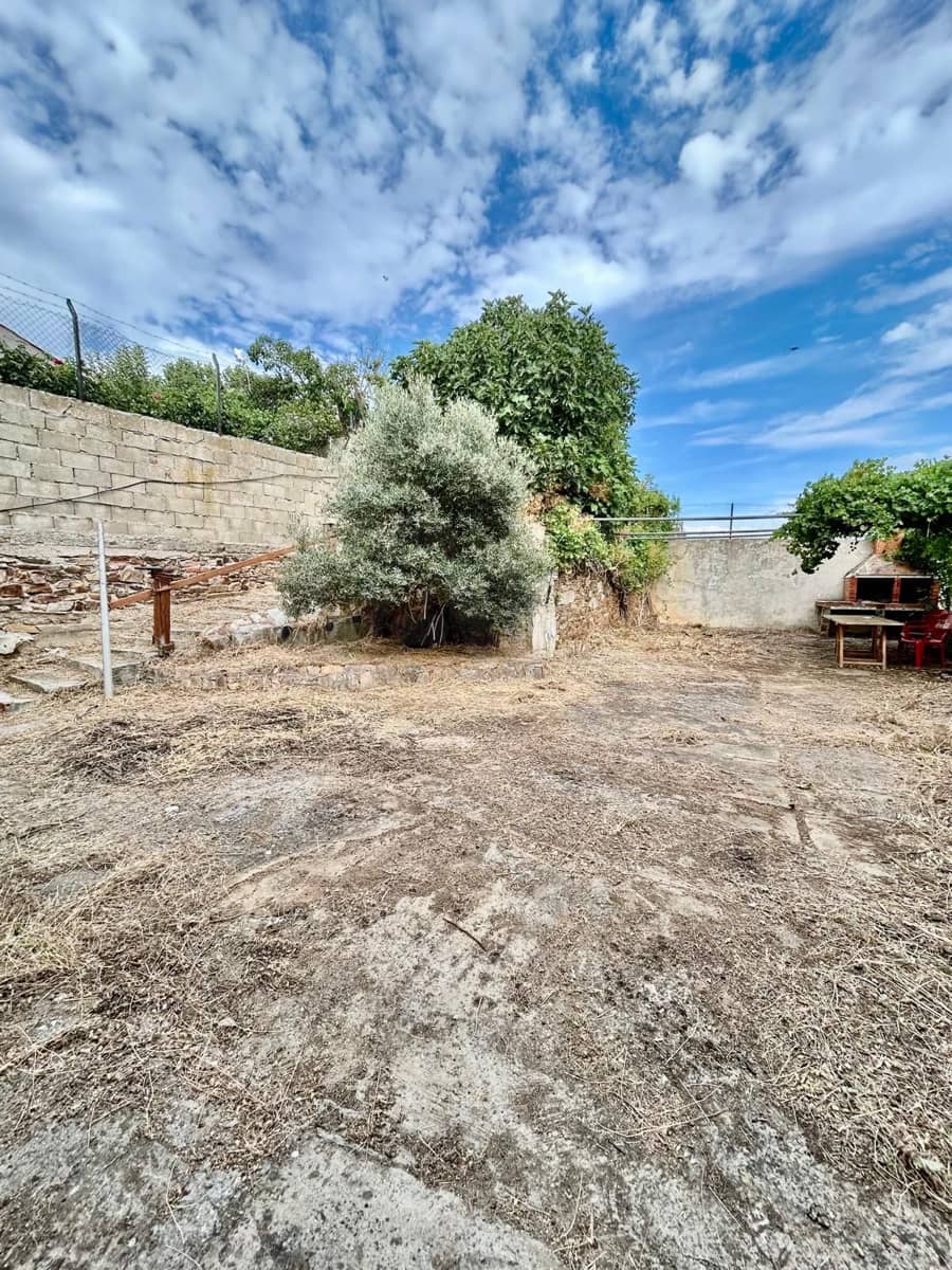 4 soveværelse Finca/Landehus til salg i Leon by med garage - € 77.000 (Ref: 9989182)