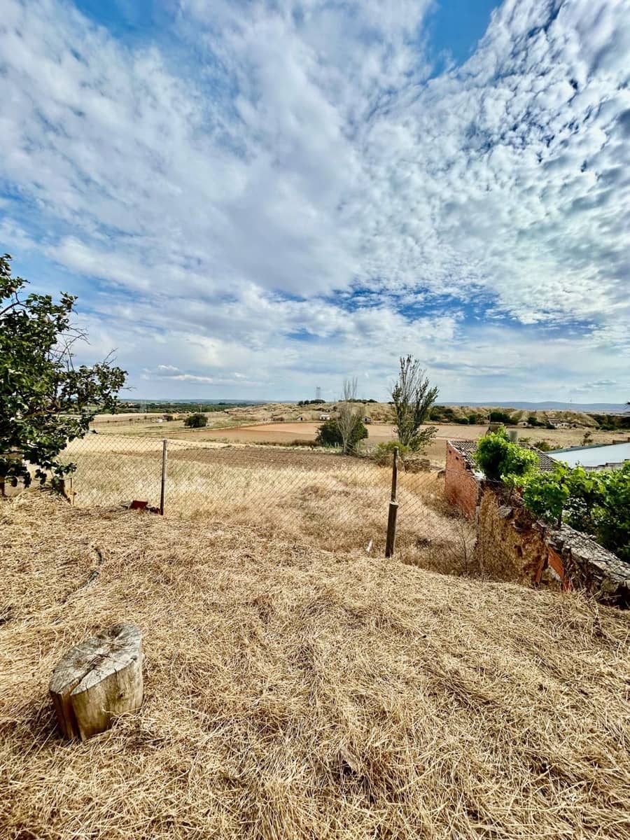 4 soveværelse Finca/Landehus til salg i Leon by med garage - € 77.000 (Ref: 9989182)