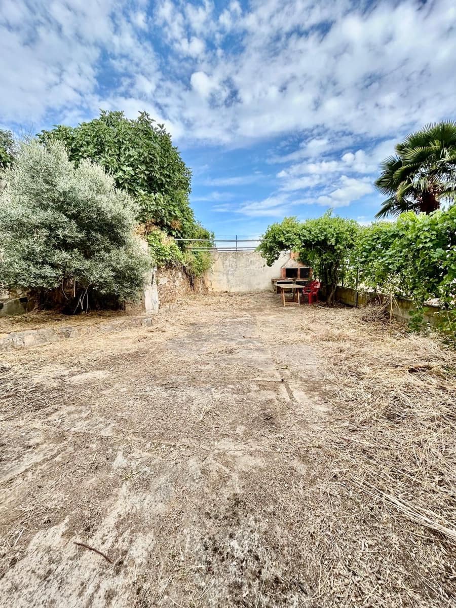 4 soveværelse Finca/Landehus til salg i Leon by med garage - € 77.000 (Ref: 9989182)