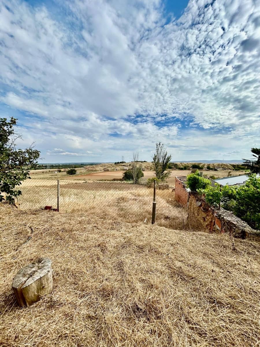 4 soveværelse Finca/Landehus til salg i Leon by med garage - € 77.000 (Ref: 9989182)
