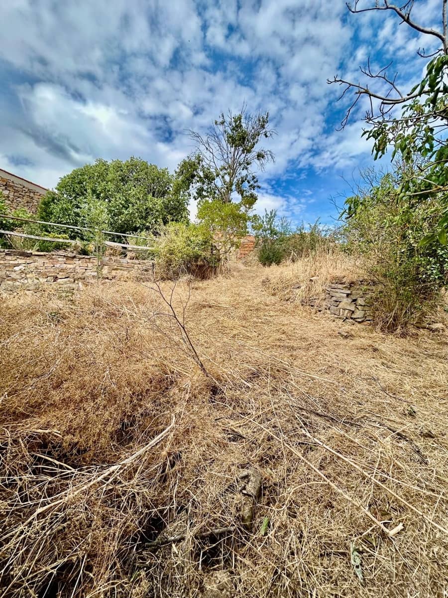 4 soveværelse Finca/Landehus til salg i Leon by med garage - € 77.000 (Ref: 9989182)