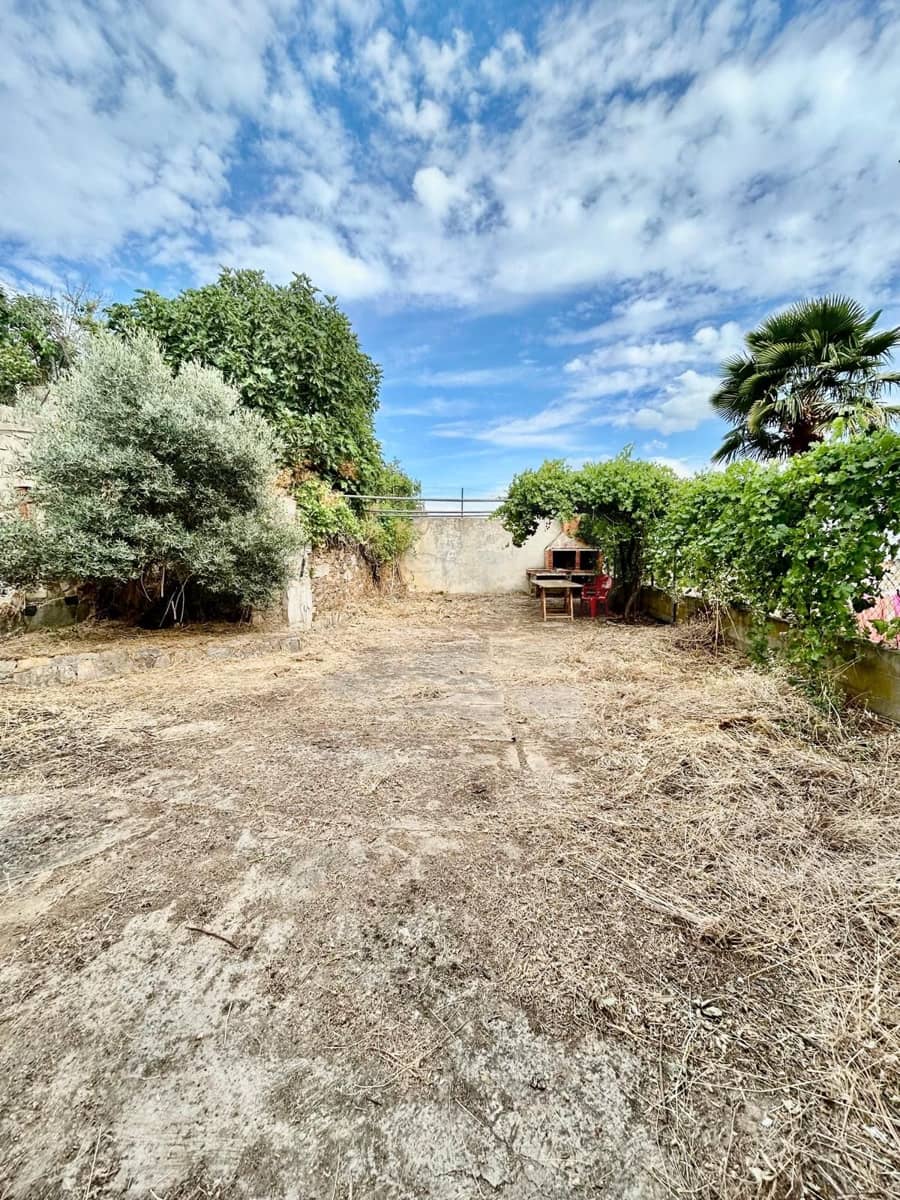 4 soveværelse Finca/Landehus til salg i Leon by med garage - € 77.000 (Ref: 9989182)