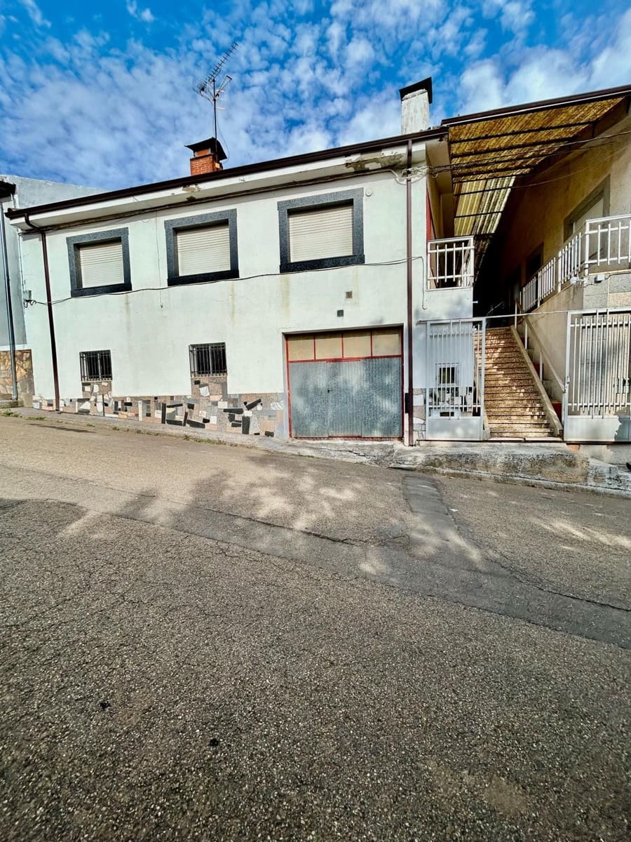 4 soveværelse Finca/Landehus til salg i Leon by med garage - € 77.000 (Ref: 9989182)