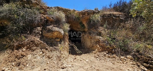Dom w skale na sprzedaż w Illar - 89 900 € (Ref: 9989192)