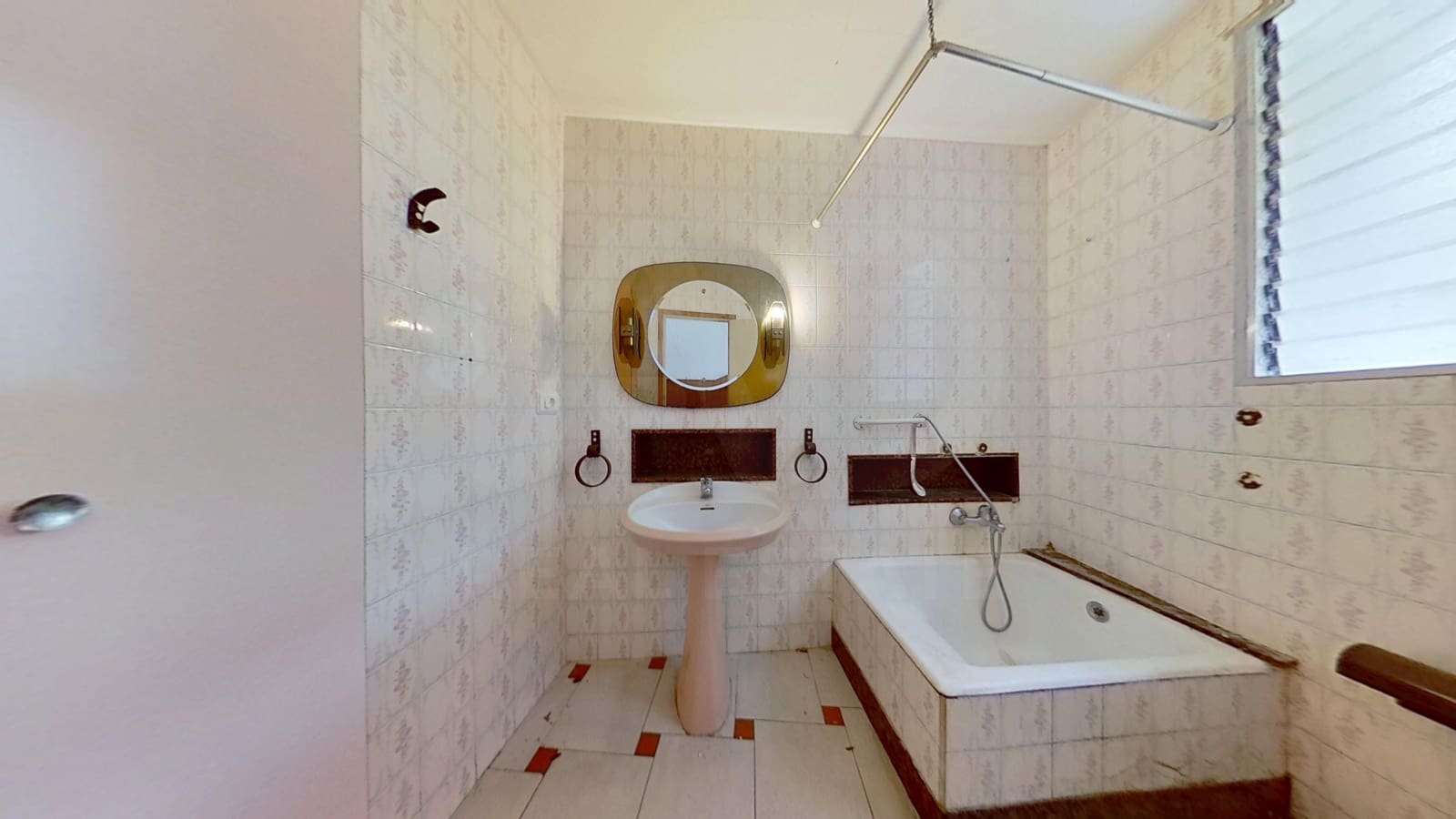 5 slaapkamer Huis te koop in Torreblanca met garage - € 125.000 (Ref: 9989195)