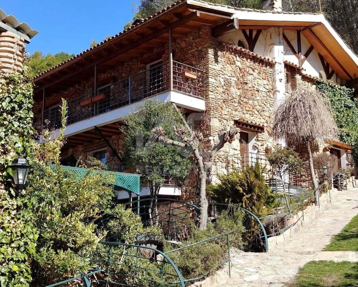 13 slaapkamer Finca/Landhuis te koop in Jaen stad met zwembad - € 640.000 (Ref: 9989198)