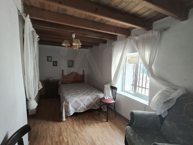 6 slaapkamer Huis te koop in Zamora stad - € 39.000 (Ref: 9989200)