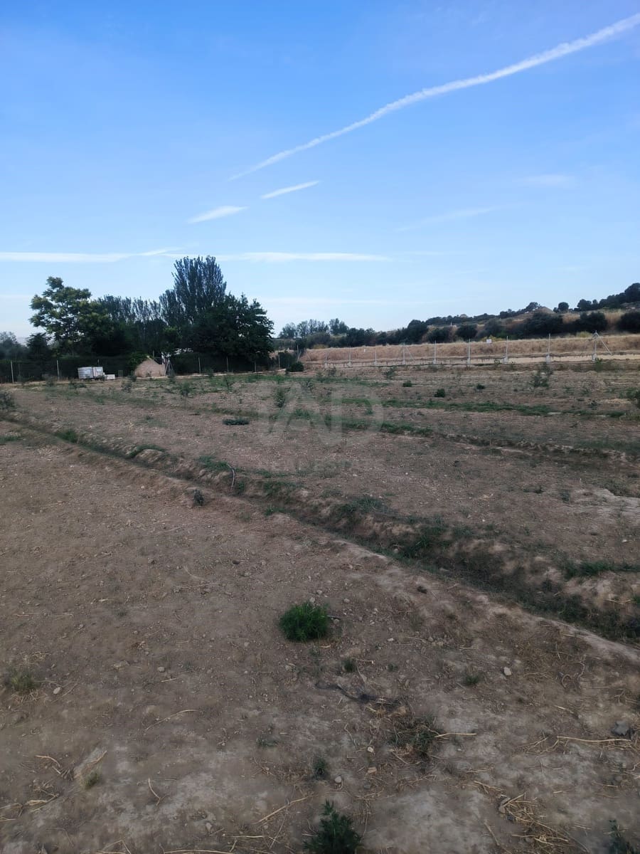 Grunde uden byggetilladelser til salg i Granada by - € 40.000 (Ref: 9989203)