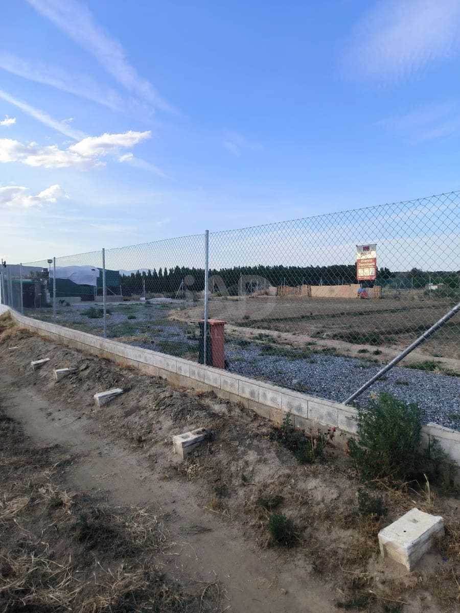 Grunde uden byggetilladelser til salg i Granada by - € 40.000 (Ref: 9989203)