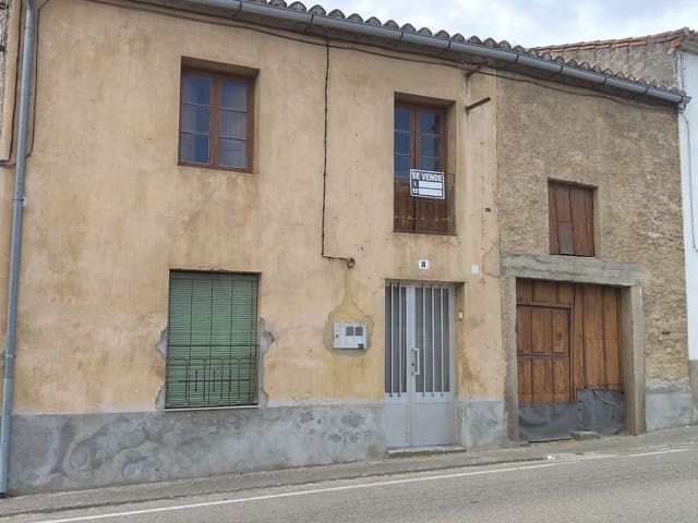 Hus til salgs i Salamanca by med garasje - € 19 000 (Ref: 9989207)