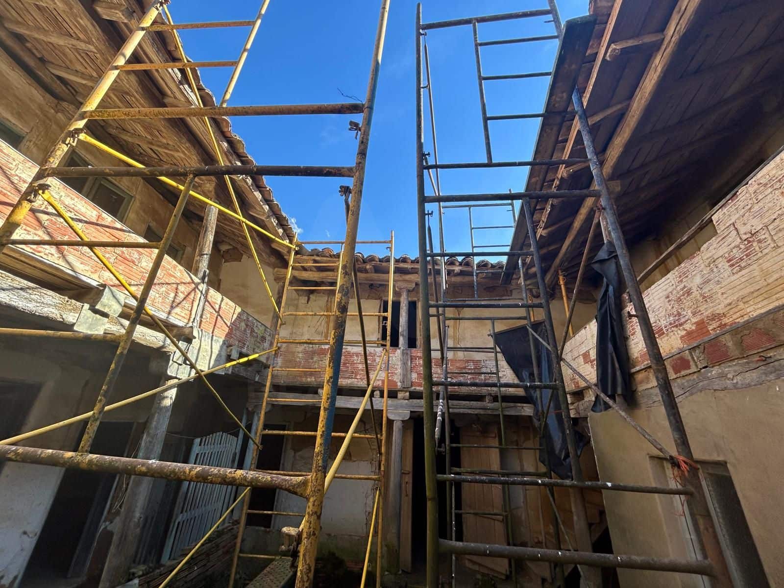 Finka/Dom wiejski na sprzedaż w Miasto Leon - 40 000 € (Ref: 9989210)