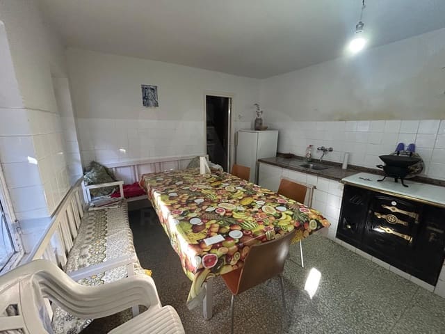 Finca/Herregård til salgs i Leon by - € 40 000 (Ref: 9989210)