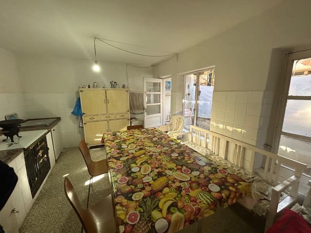 Finca/Herregård til salgs i Leon by - € 40 000 (Ref: 9989210)