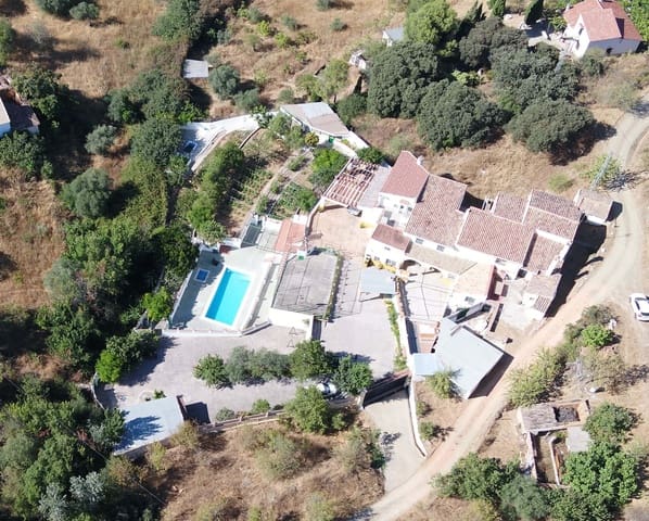 8 soverom Finca/Herregård til salgs i Casabermeja med svømmebasseng garasje - € 542 000 (Ref: 9989212)