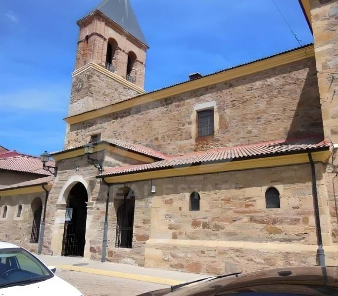 Huis te koop in Leon stad - € 25.000 (Ref: 9989218)