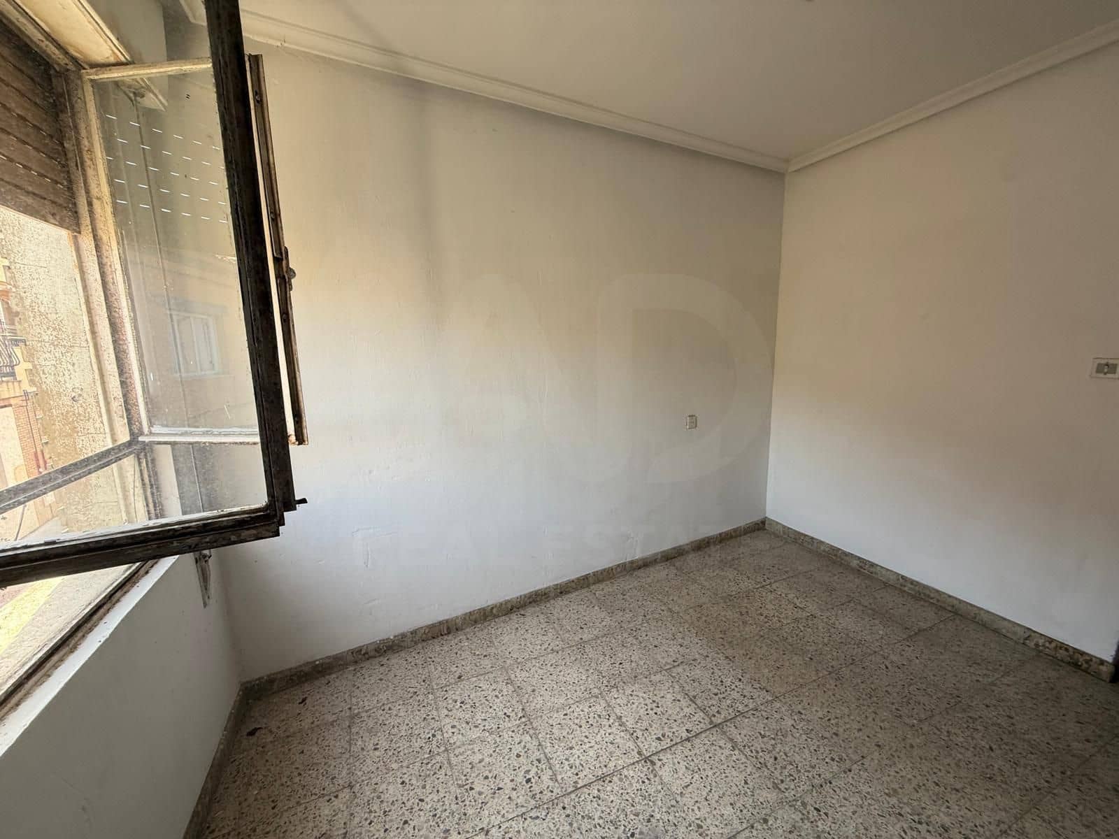 3 Zimmer Haus zu verkaufen in Leon Stadt - 59.000 € (Ref: 9989219)