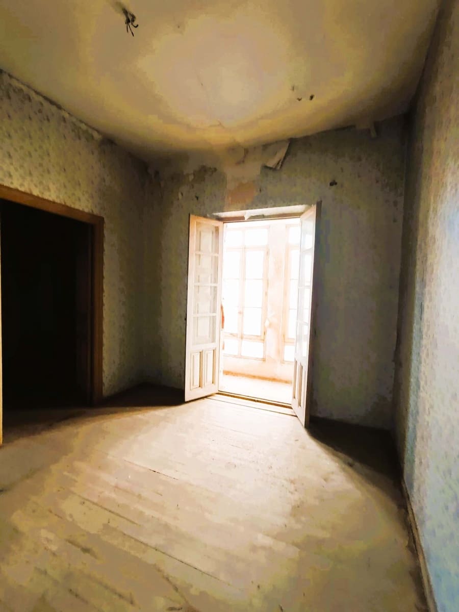 Huis te koop in Leon stad met garage - € 39.900 (Ref: 9989224)