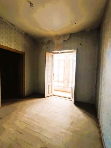 Hus til salgs i Leon by med garasje - € 39 900 (Ref: 9989224)