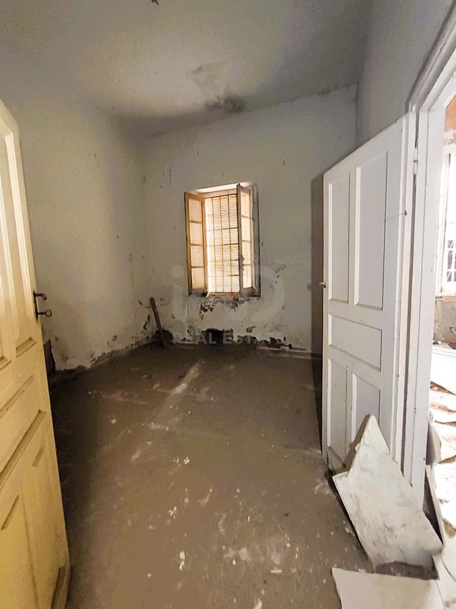 Huis te koop in Leon stad met garage - € 39.900 (Ref: 9989224)
