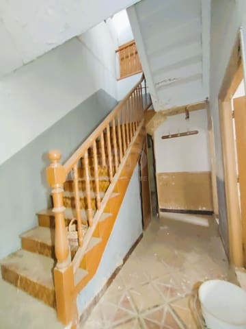 Hus til salgs i Leon by med garasje - € 39 900 (Ref: 9989224)