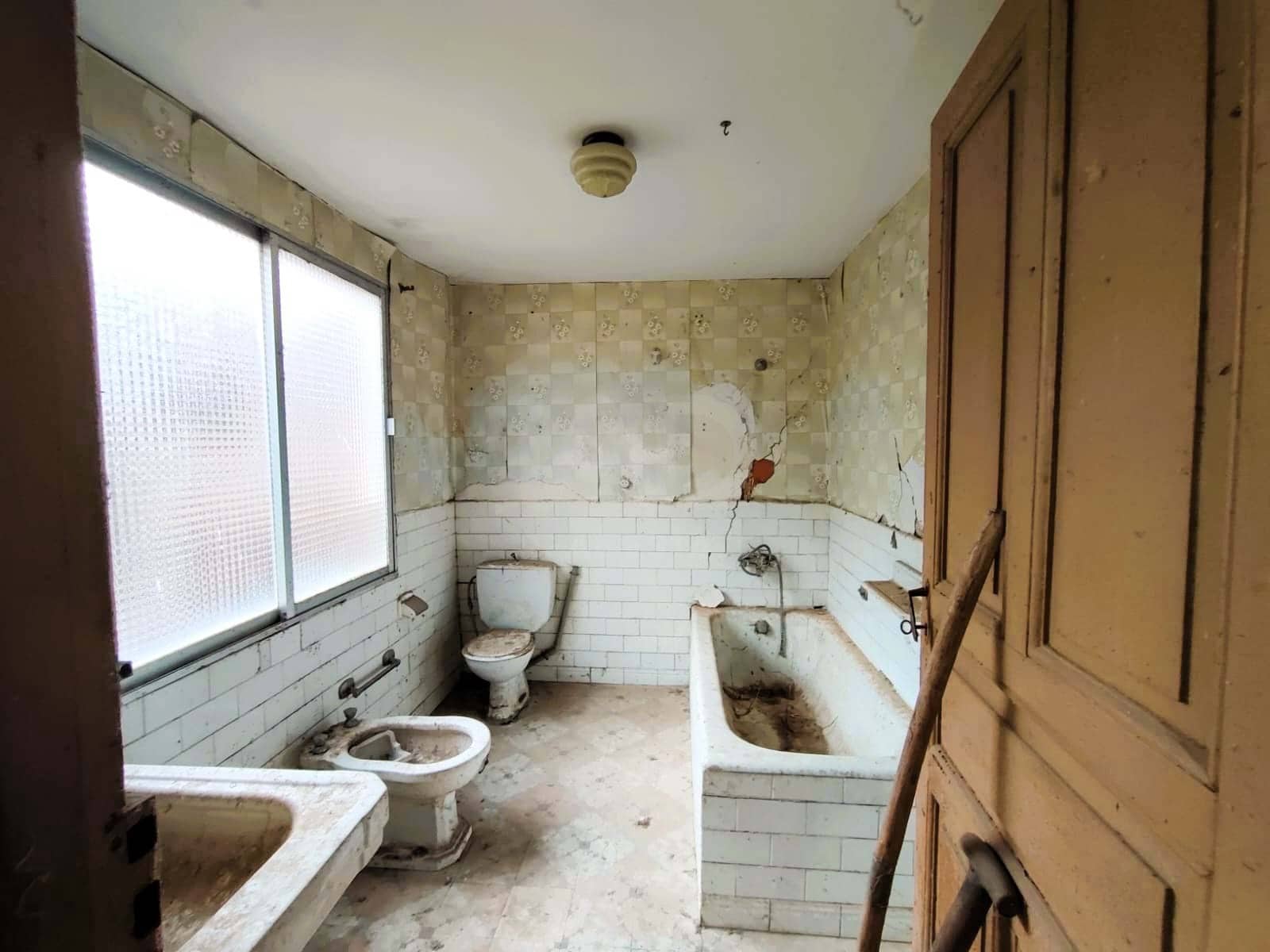 Huis te koop in Leon stad met garage - € 39.900 (Ref: 9989224)