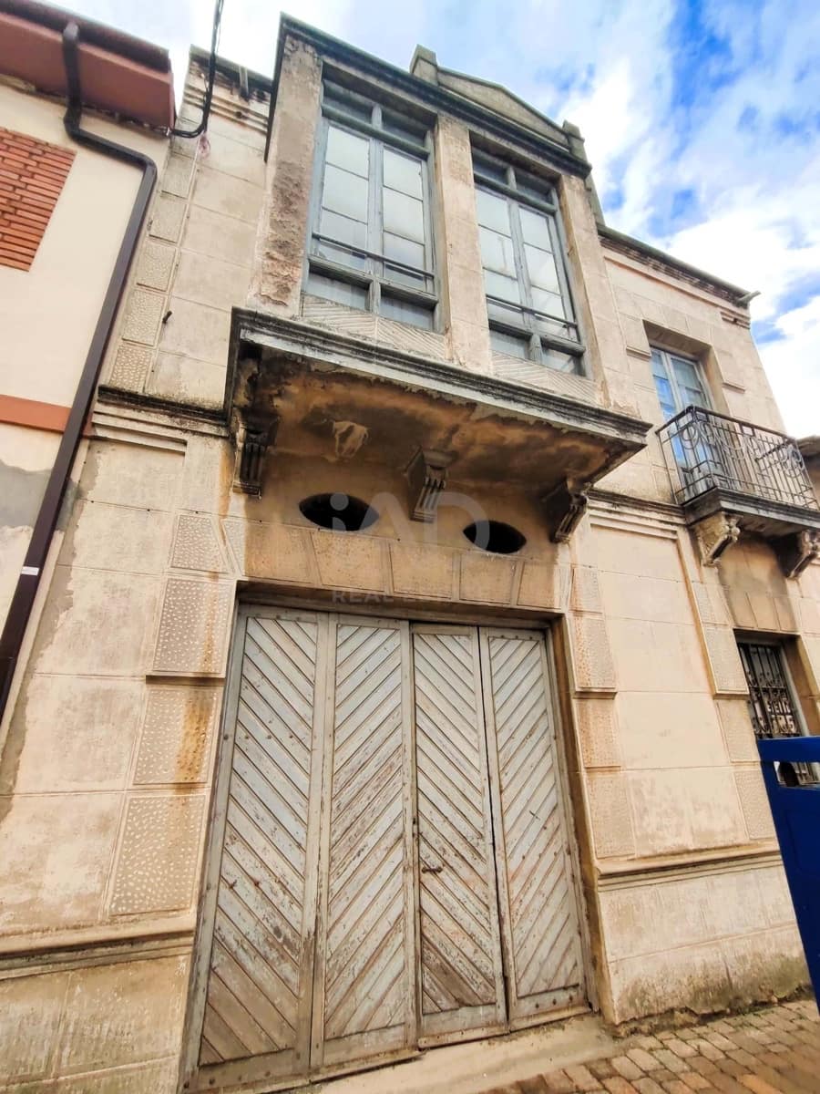 Huis te koop in Leon stad met garage - € 39.900 (Ref: 9989224)