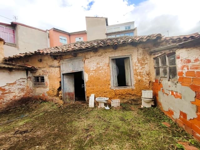 Hus til salgs i Leon by med garasje - € 39 900 (Ref: 9989224)