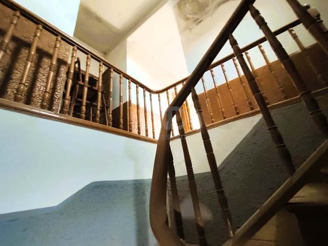Hus til salgs i Leon by med garasje - € 39 900 (Ref: 9989224)