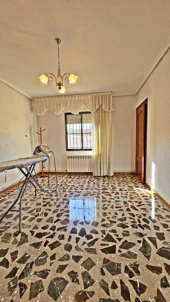 5 slaapkamer Villa te koop in Dona Ines - € 159.000 (Ref: 9989225)