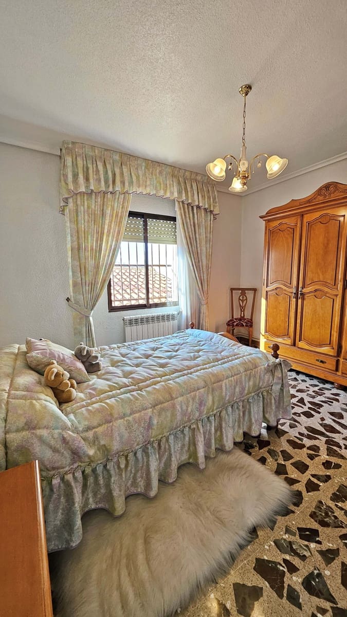5 slaapkamer Villa te koop in Dona Ines - € 159.000 (Ref: 9989225)