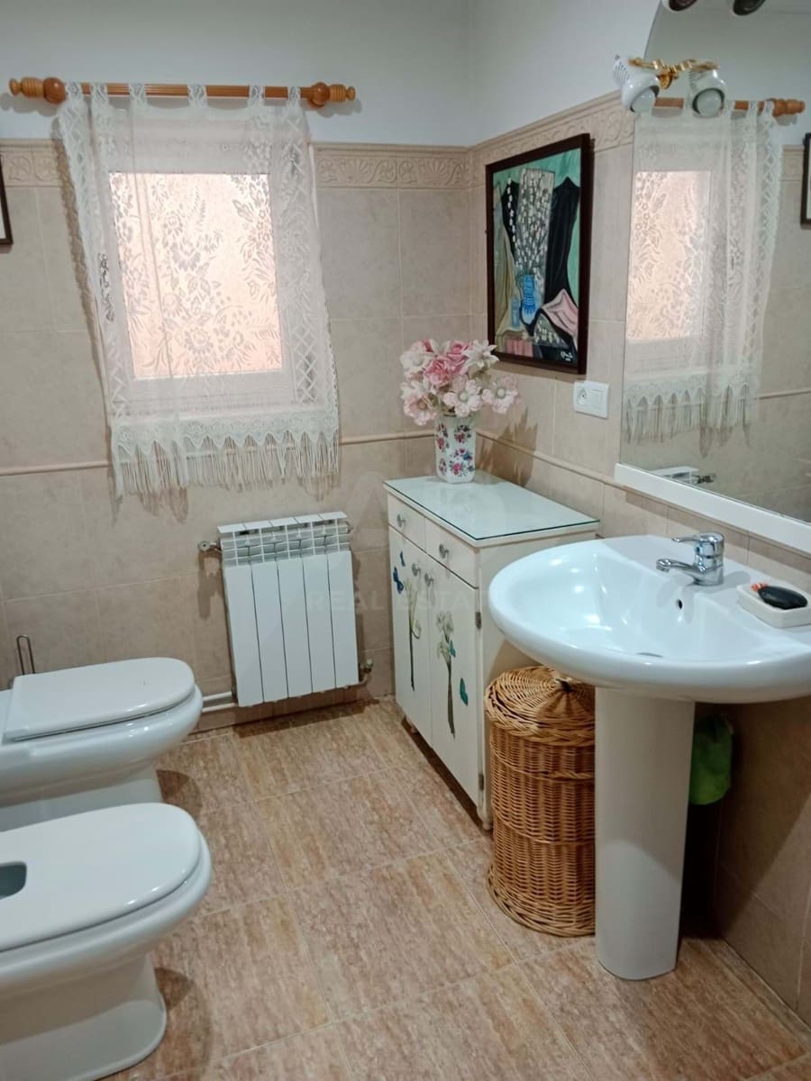 3 bedroom Townhouse for sale in Salamanca city with garage - € 125,000 (Ref: 9989231)