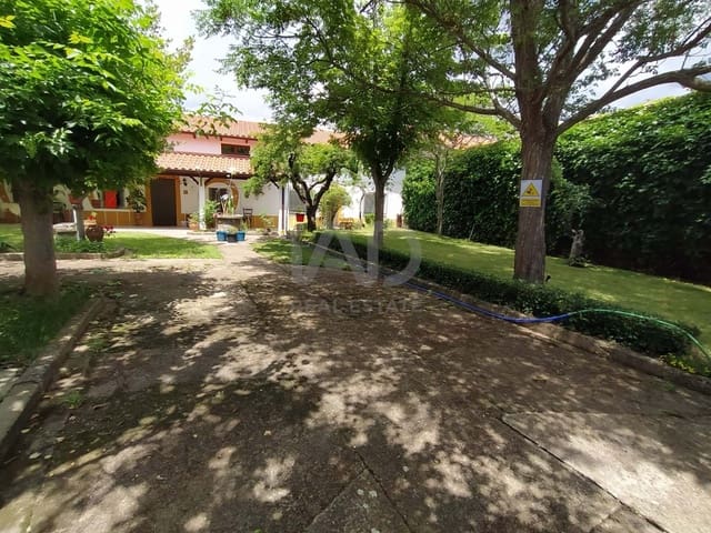 3 bedroom Townhouse for sale in Salamanca city with garage - € 125,000 (Ref: 9989231)