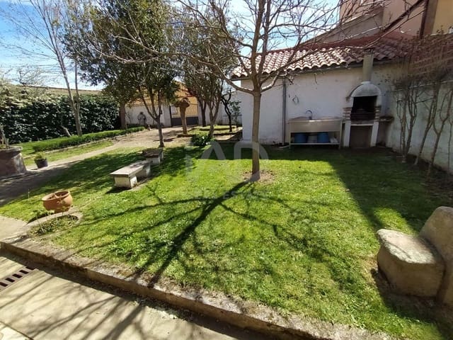 3 bedroom Townhouse for sale in Salamanca city with garage - € 125,000 (Ref: 9989231)
