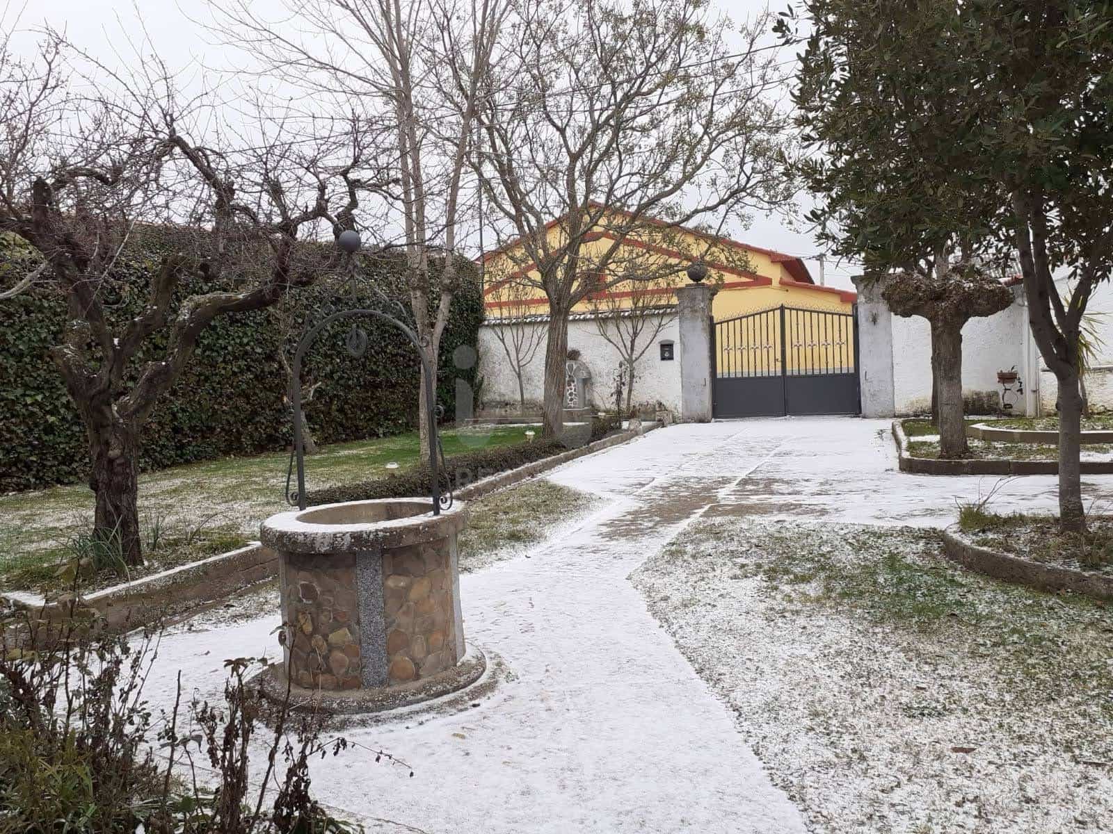 3 bedroom Townhouse for sale in Salamanca city with garage - € 125,000 (Ref: 9989231)